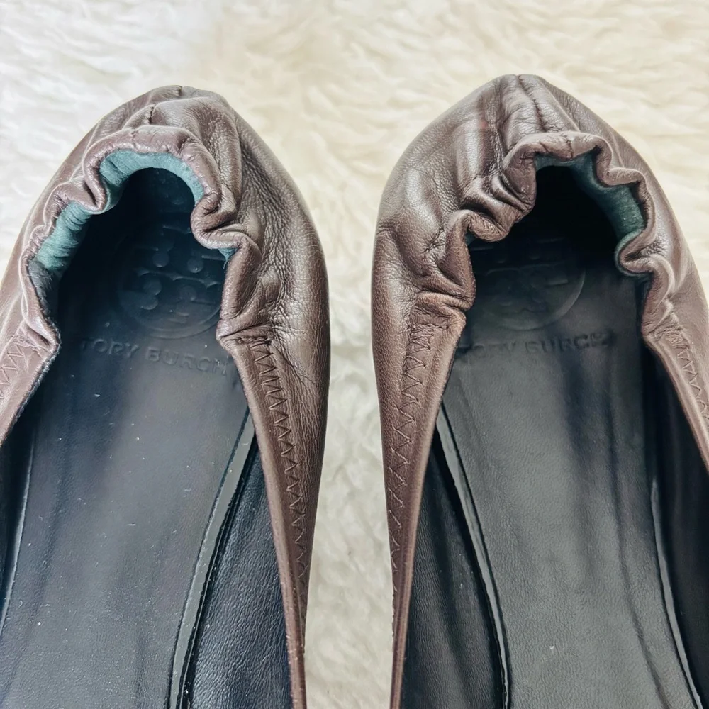 Tory Burch Reva 2 tone Black Patent Brown Leather Logo Flat Shoes size 7.5 M